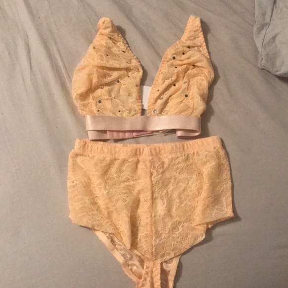 Empress Lingerie Other - Emperess Mimi lingerie peach lace set.
